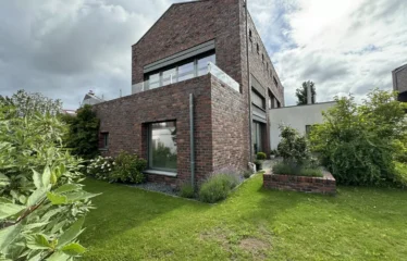 Geräumiges Einfamilienhaus mit großem Garten (Hannover)