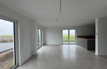 Moderne Neubau-Doppelhaushälfte in Heemsen mit Einbauküche