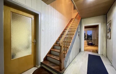 Ein- bis Zweifamilienhaus im Grünen mit viel Potential